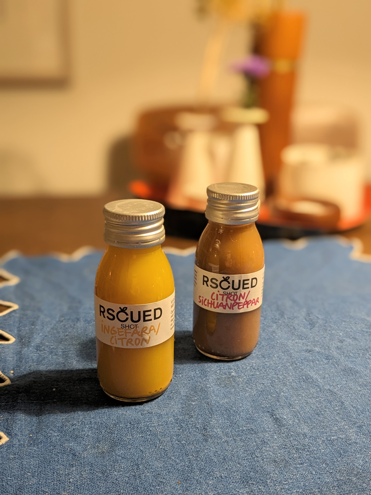 スウェーデンのスーパーマーケットで見つけたショットドリンク「RSCUED」