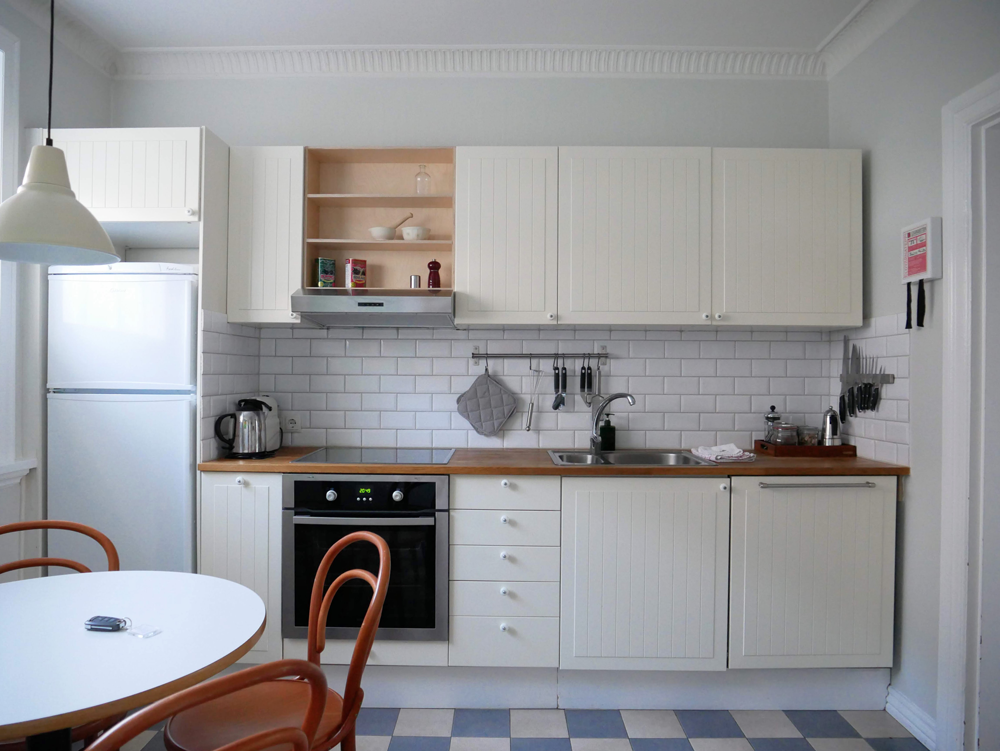 アイスランドの首都レイキャビクのレンタルアパートのキッチンは、ザ・北欧スタイル！　