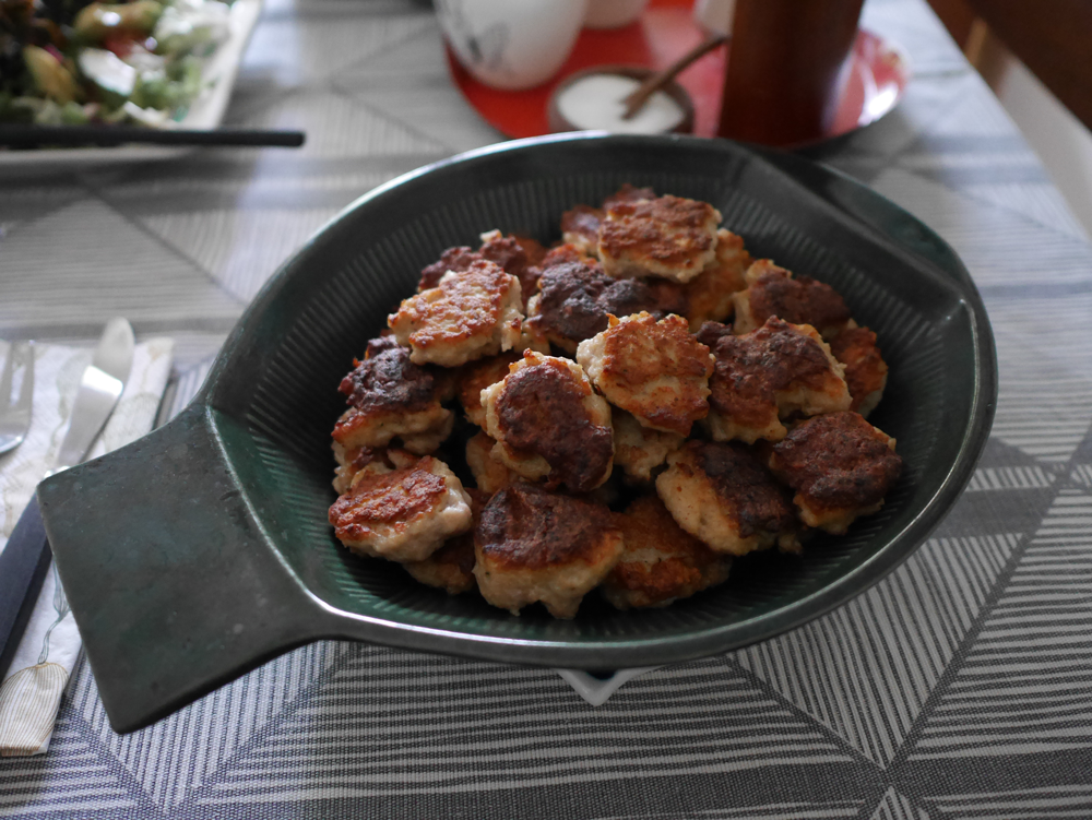 デンマークのミートボールは平たい小判型