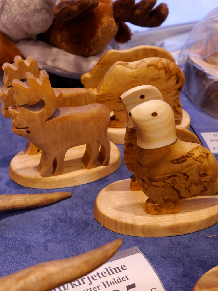 北極圏のおみやげ屋さんで見つけたヘラジカやライチョウのナプキンホルダー